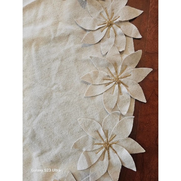 MAX Tree Skirt beige with gold accent, 52' or 132cm - Picture 2 of 6